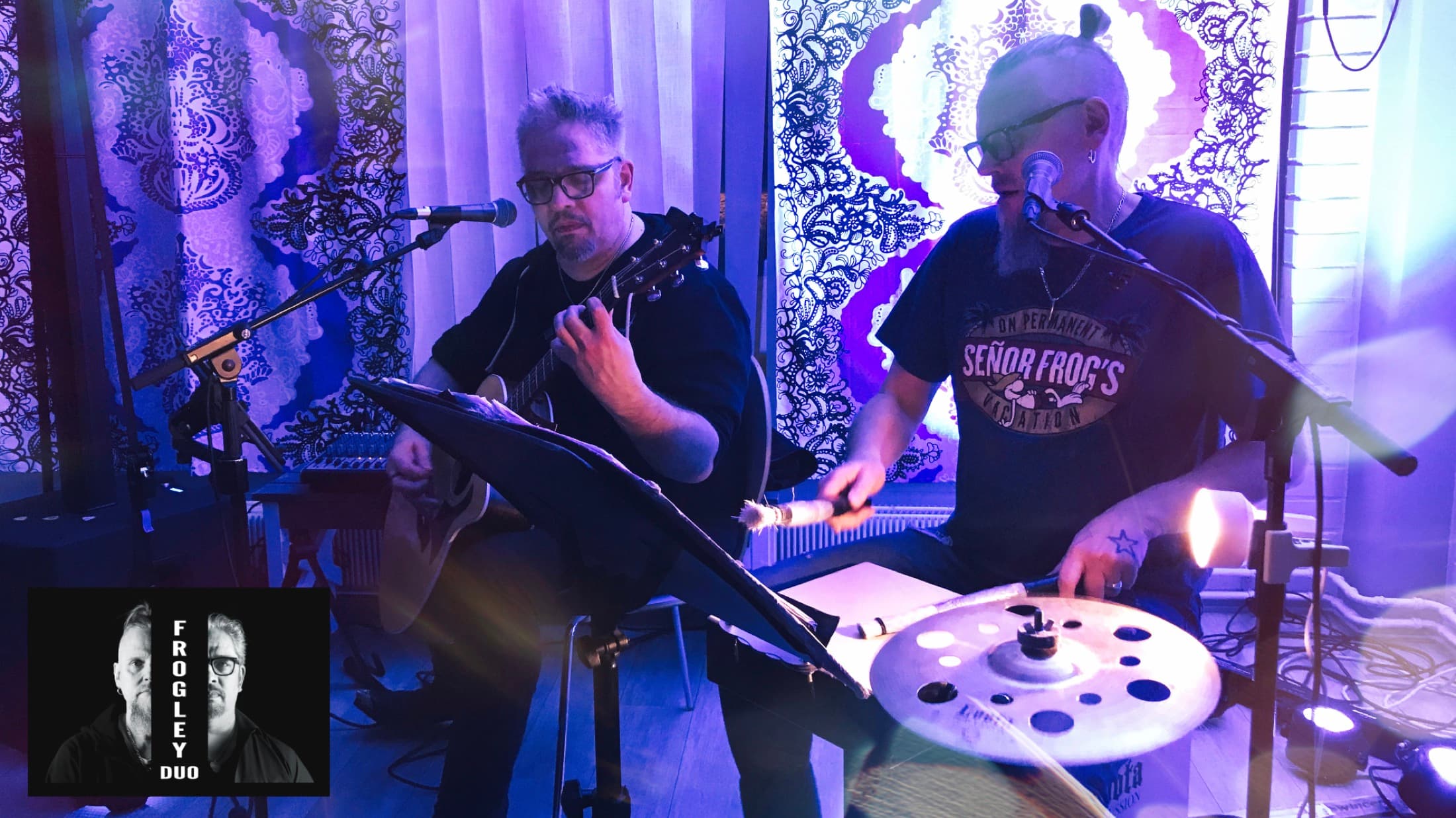 Frogley Duo esiintymässä